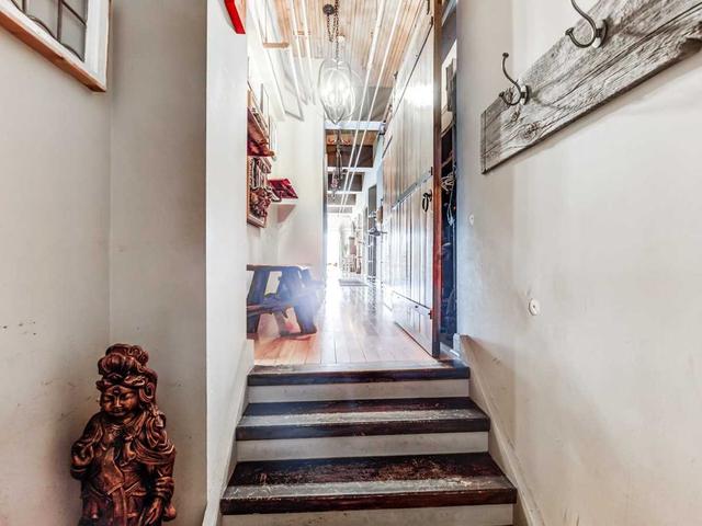 207 - 993 Queen St W