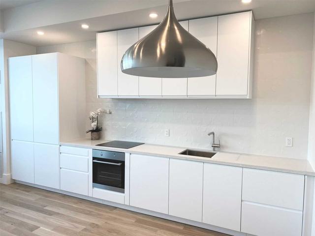 210 - 562 Eglinton Ave