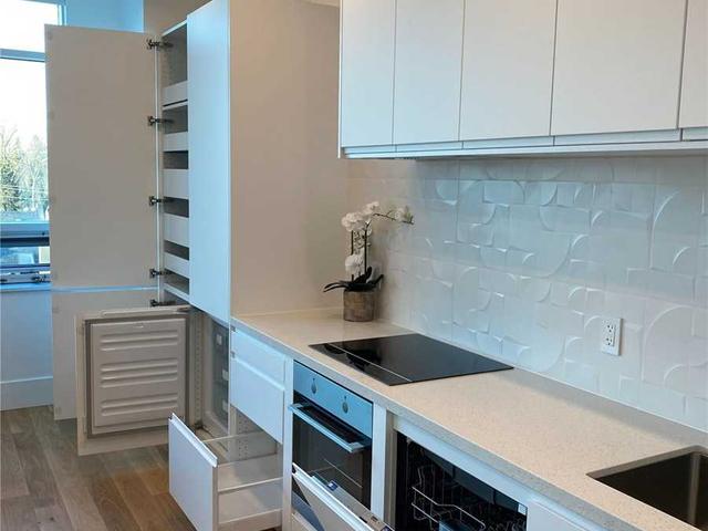 210 - 562 Eglinton Ave