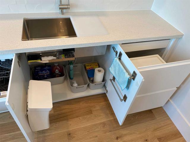 210 - 562 Eglinton Ave