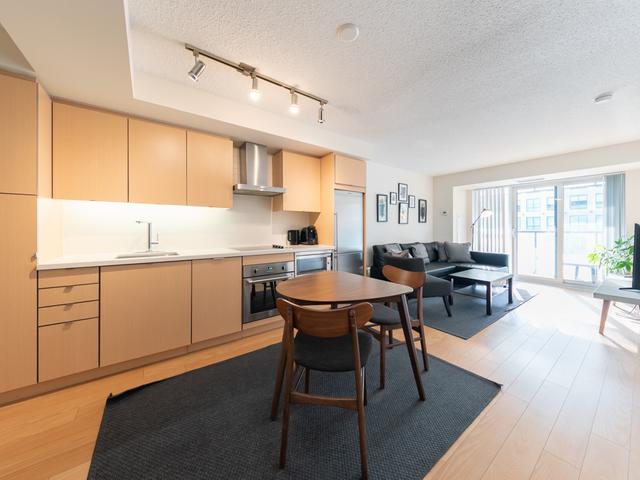302 - 300 Front St W