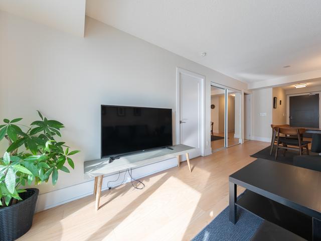 302 - 300 Front St W