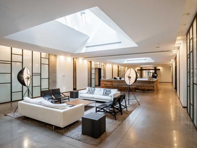 1208 - 1030 King St W