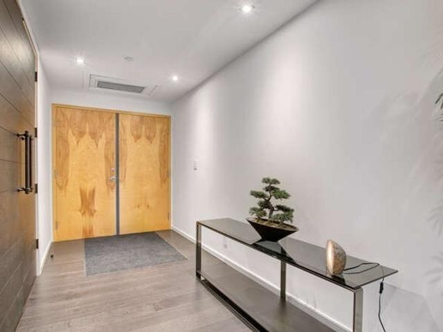 612 - 700 King St W