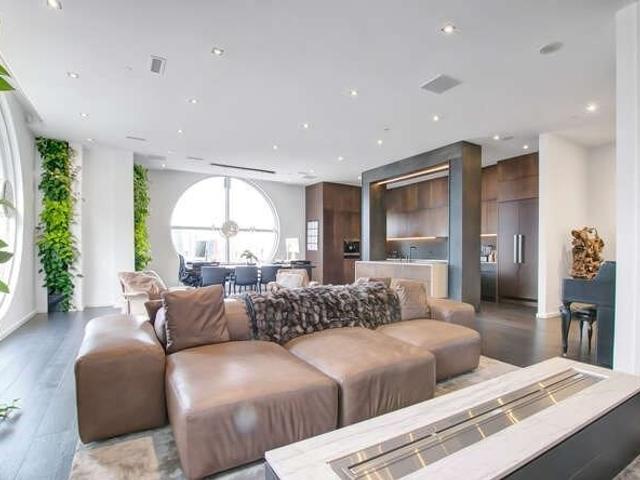 612 - 700 King St W