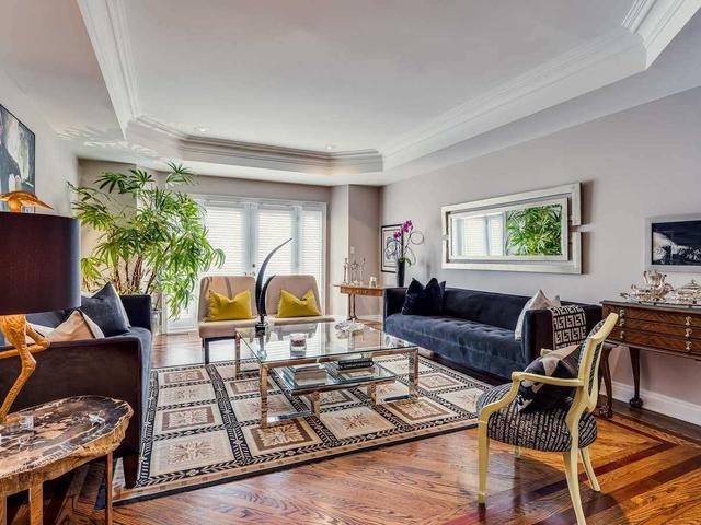 260 Spadina Rd