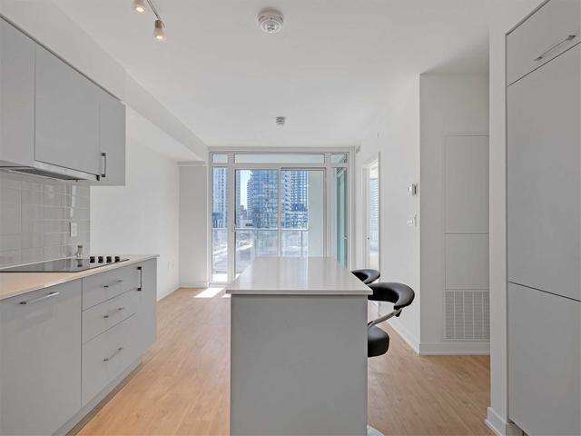 409E - 576 Front St W