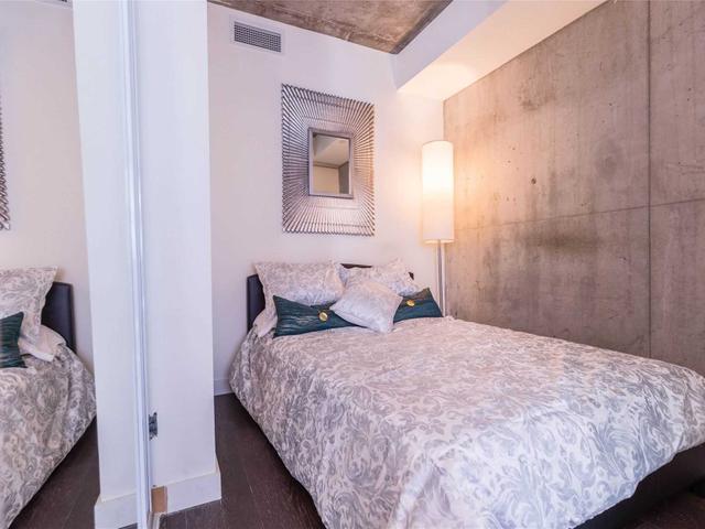 1001 - 111 Bathurst St