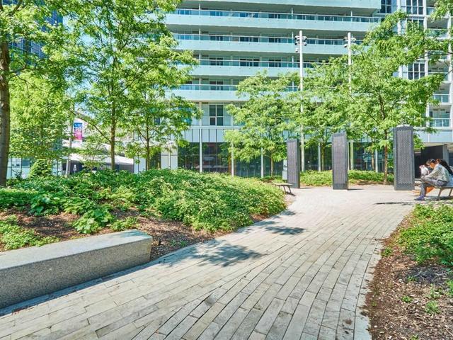 4504 - 300 Front St W