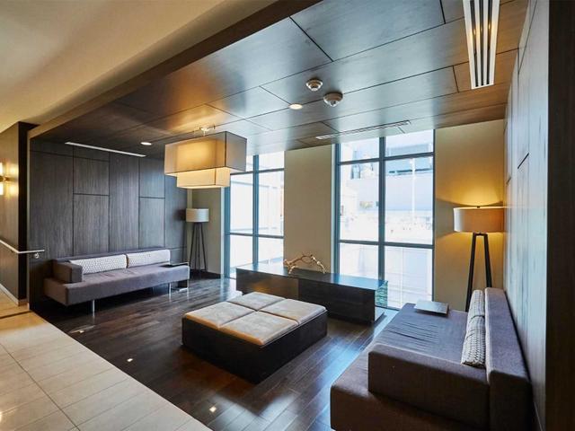 4504 - 300 Front St W