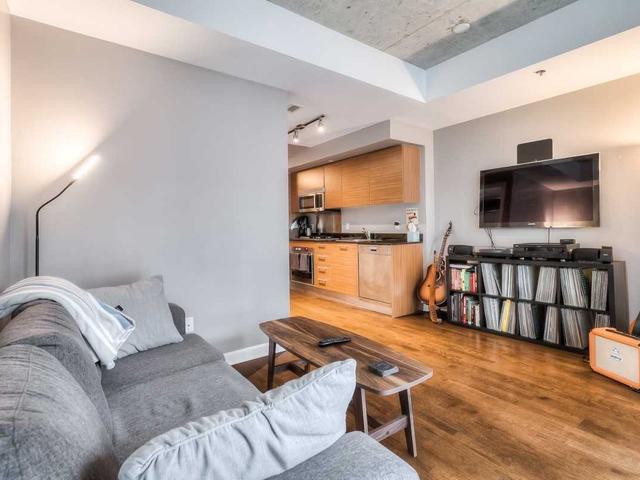 1904 - 375 King St W