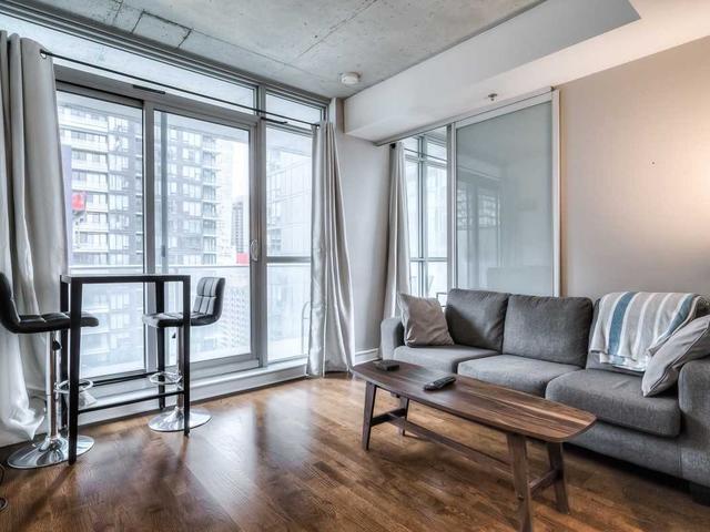 1904 - 375 King St W