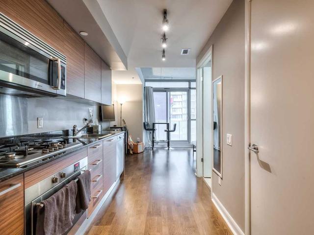 1904 - 375 King St W