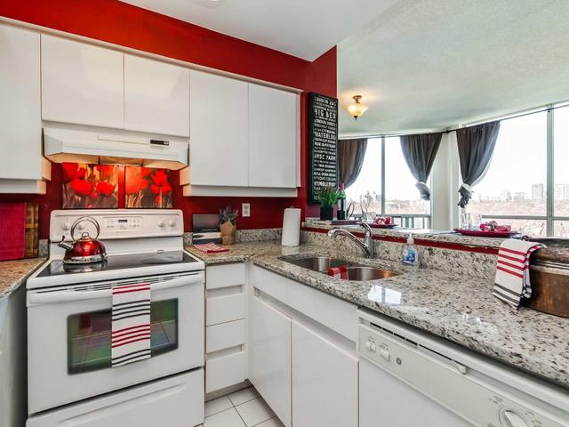 PH110 - 942 Yonge St