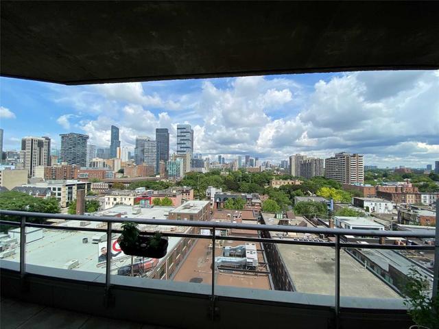 1010 - 255 Richmond St E