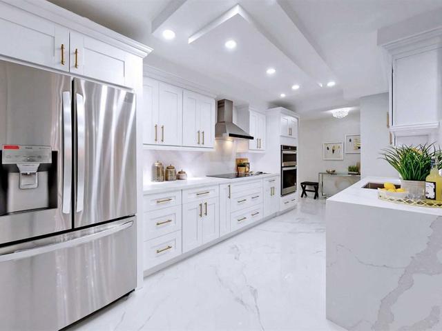 201 - 15 Mcmurrich St