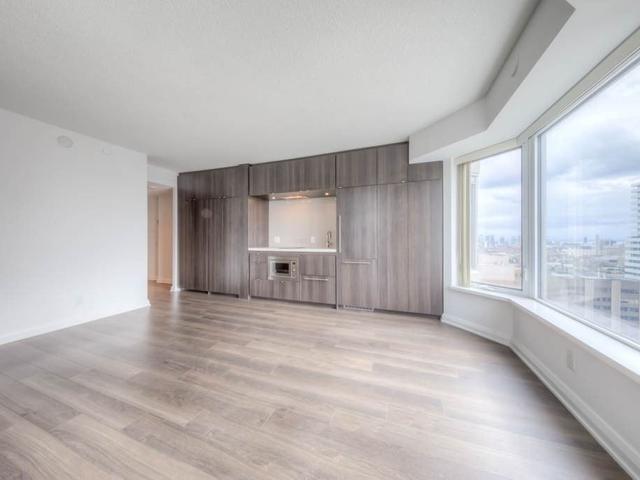 2617 - 155 Yorkville Ave