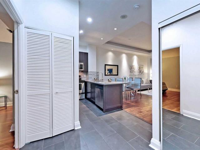 301 - 8 Wellesley St E