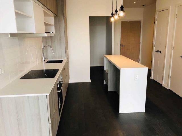 935 - 8 Hillsdale Ave E