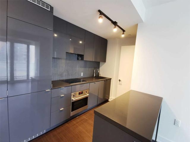 1803 - 7 Grenville St