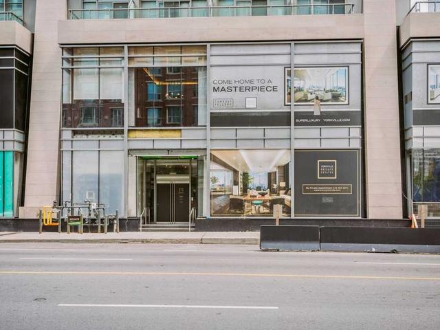 2218 - 155 Yorkville Ave