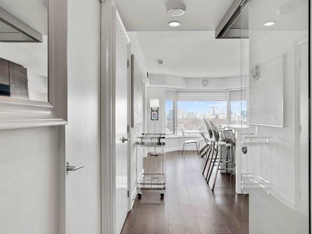 2218 - 155 Yorkville Ave