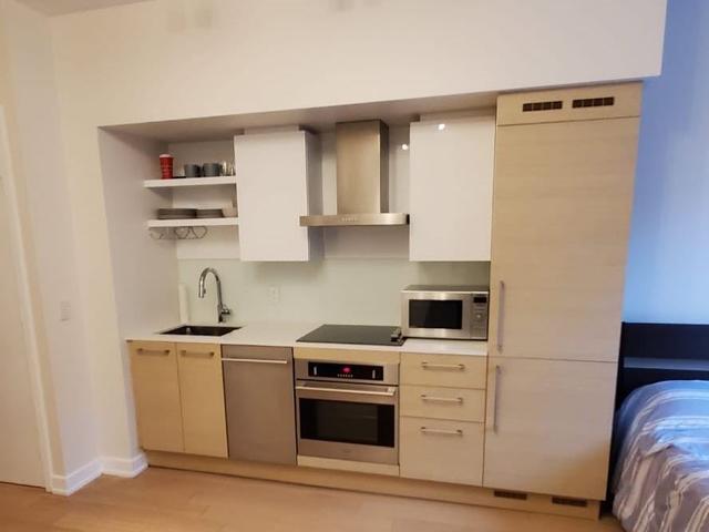 404 - 1030 King St W