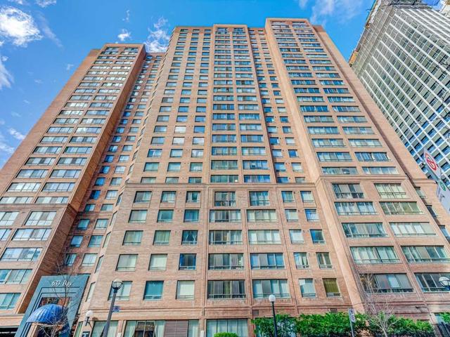 408 - 633 Bay St