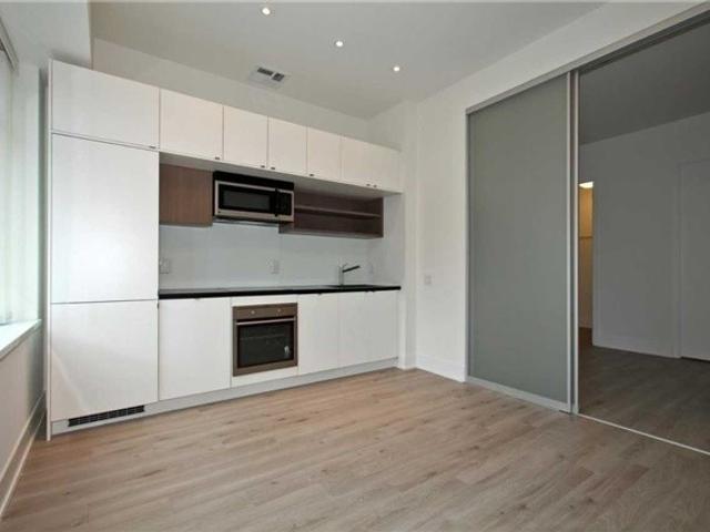 328 - 111 St Clair Ave W