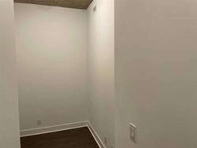 812 - 399 Adelaide St W