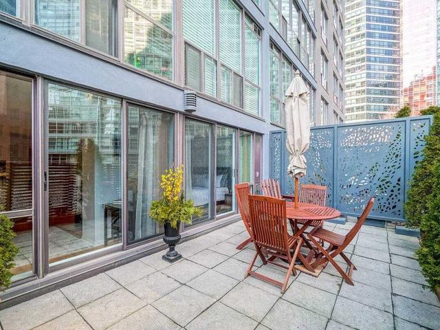 208 - 24 Wellesley St W