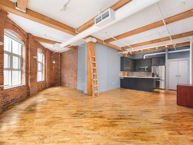 305 - 90 Sherbourne St