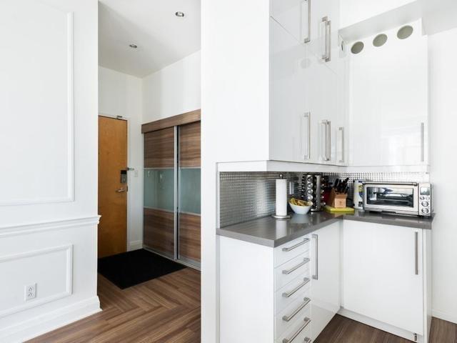 905 - 8 Wellesley St E