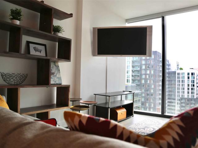 1222 - 629 King St W