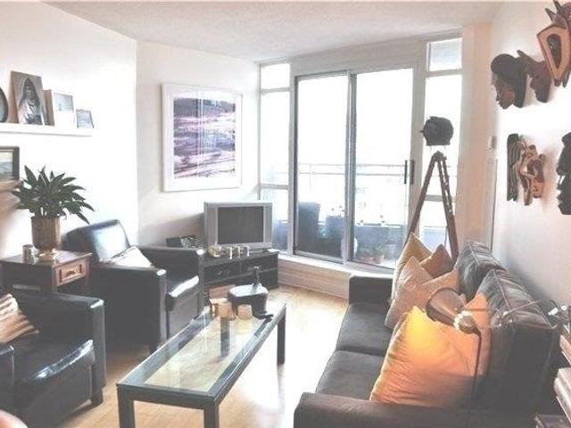 1015 - 255 Richmond St E