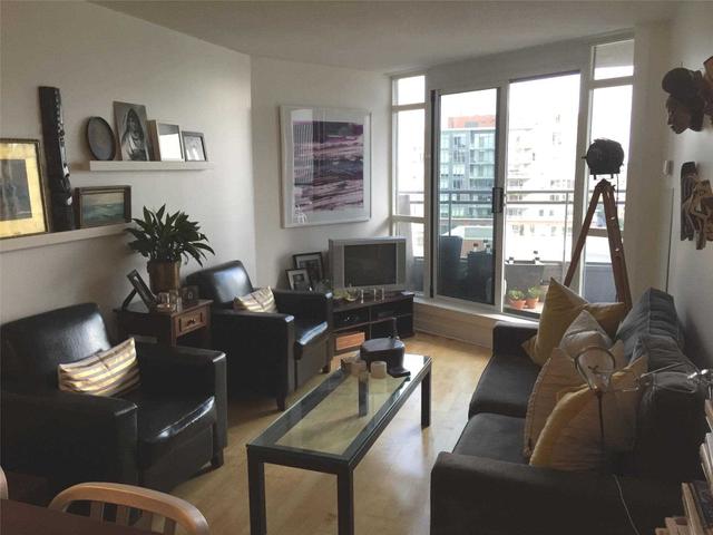 1015 - 255 Richmond St E