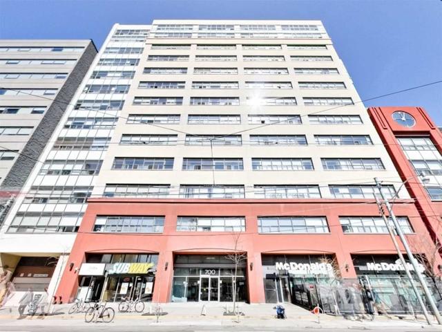 1009 - 700 King St W