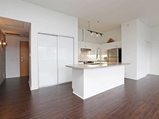 1009 - 700 King St W