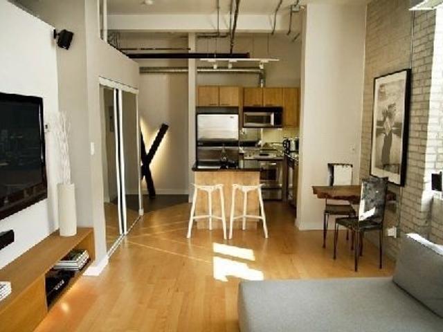 326 - 955 Queen St W