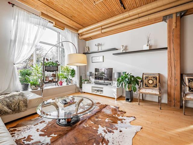 106 - 993 Queen St W