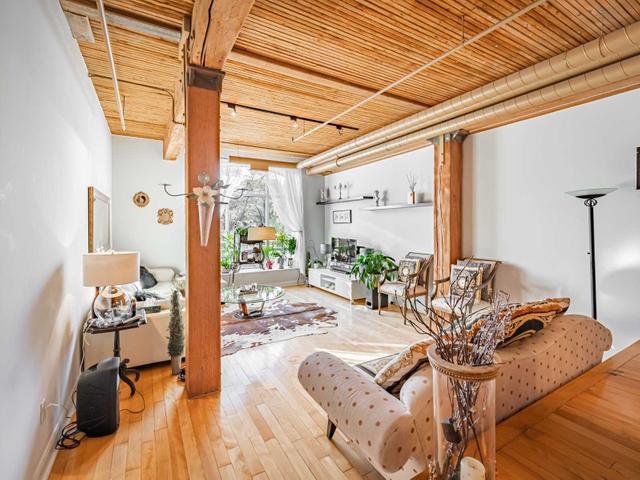 106 - 993 Queen St W