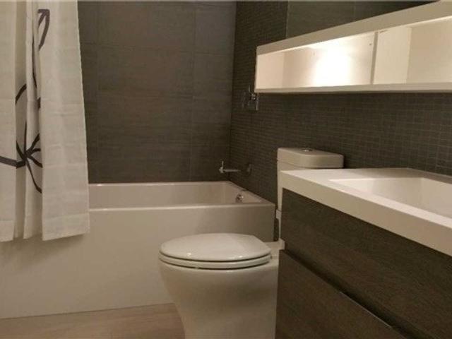 305 - 1239 Dundas St W