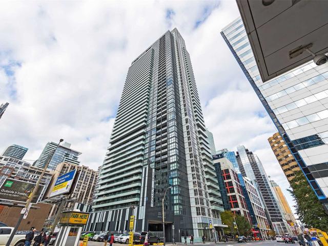 4205 - 300 Front St W