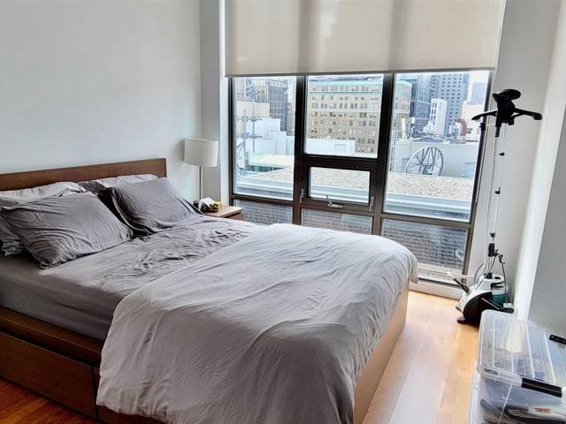 2003 - 33 Lombard St