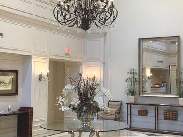 1105C - 662 Sheppard Ave E