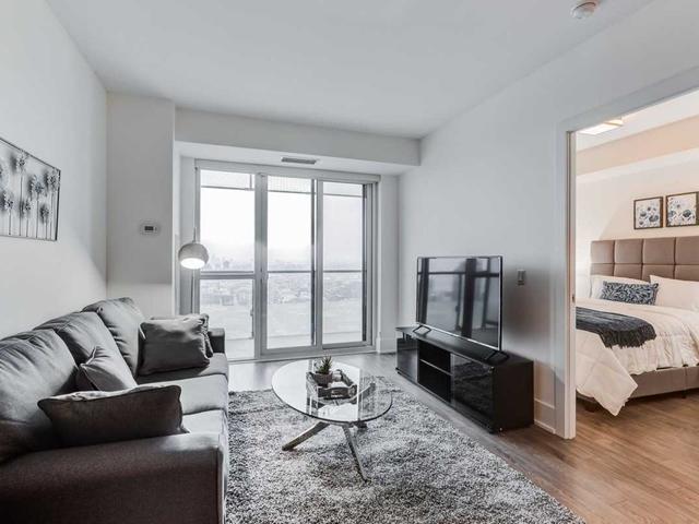 4002 - 300 Front St W