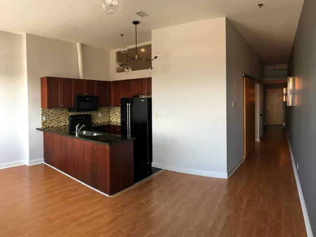 1103 - 700 King St W