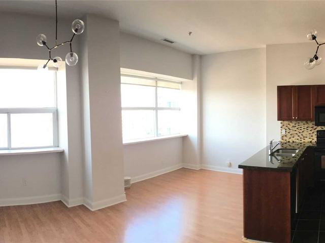 1103 - 700 King St W