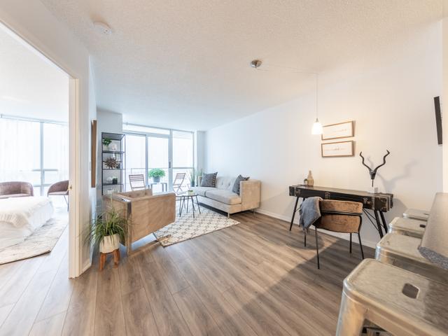 608 - 18 Stafford St E