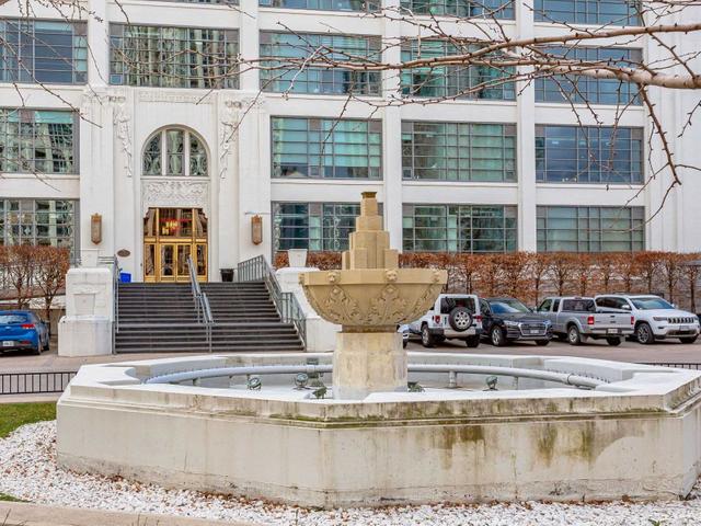 125 - 637 Lake Shore Blvd W